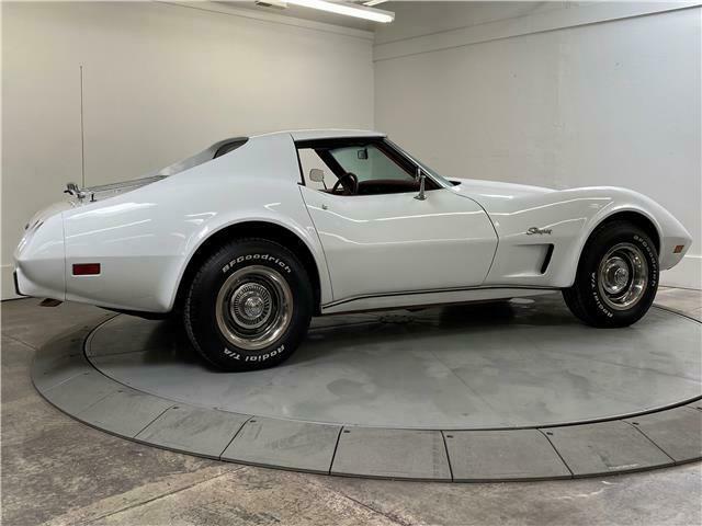 1976 White Chevrolet Corvette Coupe