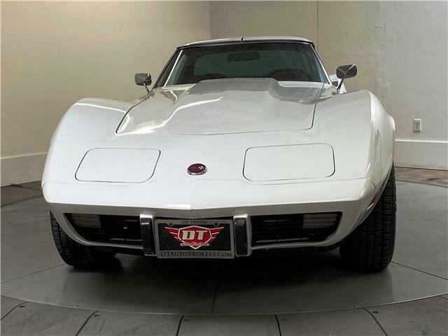1976 White Chevrolet Corvette Coupe