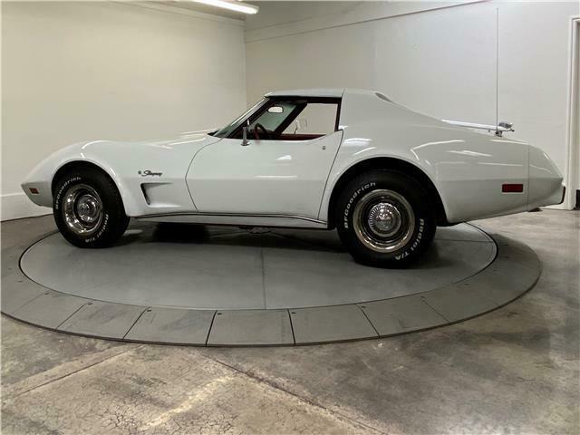 1976 White Chevrolet Corvette Coupe