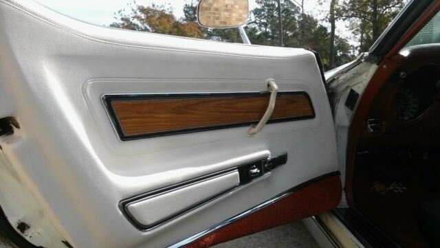 1976 RED Chevrolet Corvette Coupe