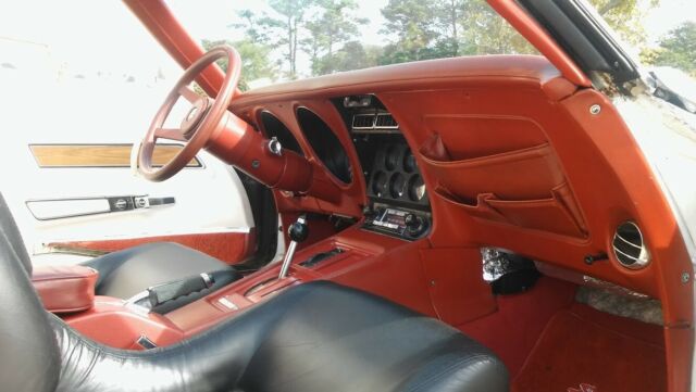 1976 RED Chevrolet Corvette Coupe