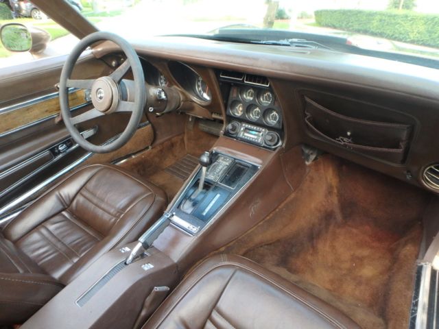 1976 Gold Chevrolet Corvette Coupe