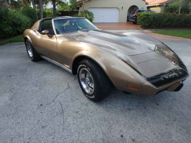 1976 Gold Chevrolet Corvette Coupe