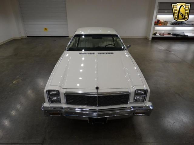 1976 White Chevrolet Malibu --
