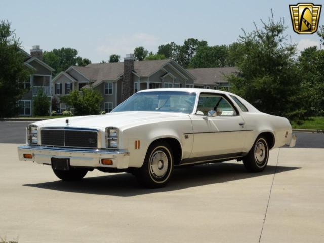 1976 White Chevrolet Malibu --