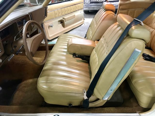 1976 White Chevrolet Malibu --