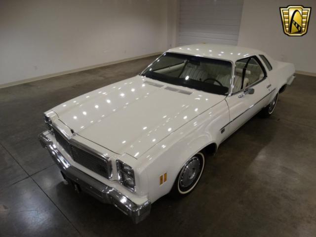 1976 White Chevrolet Malibu --