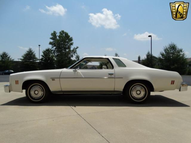 1976 White Chevrolet Malibu --