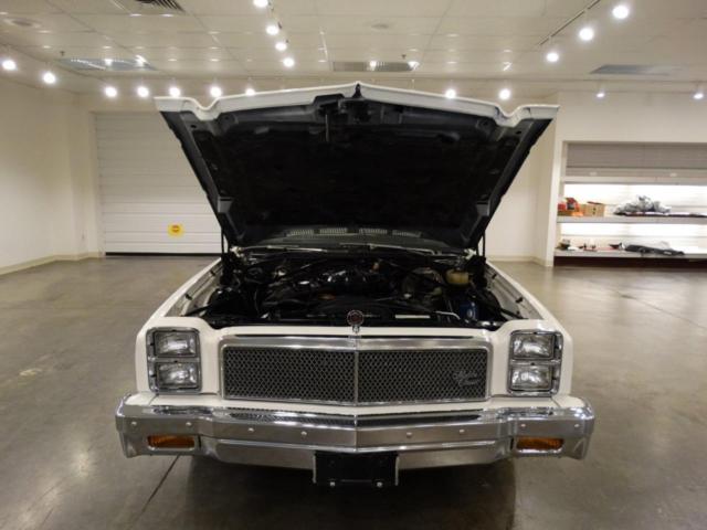 1976 White Chevrolet Malibu --