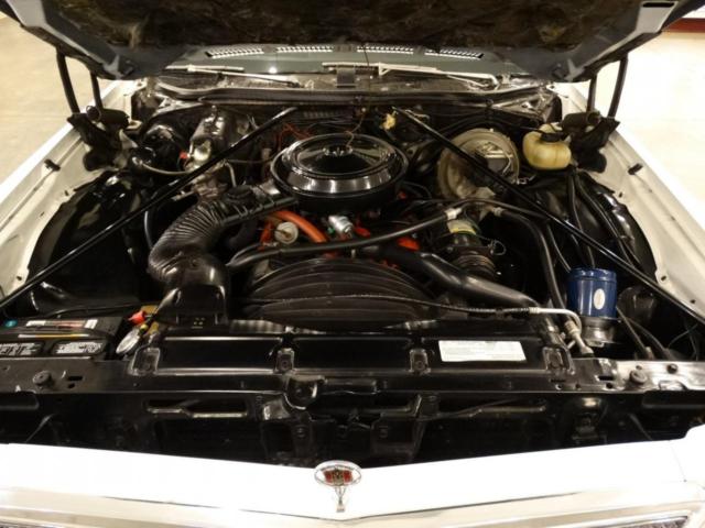 1976 White Chevrolet Malibu --