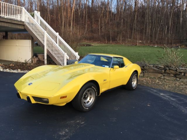 1976 Yellow Chevrolet Corvette Coupe