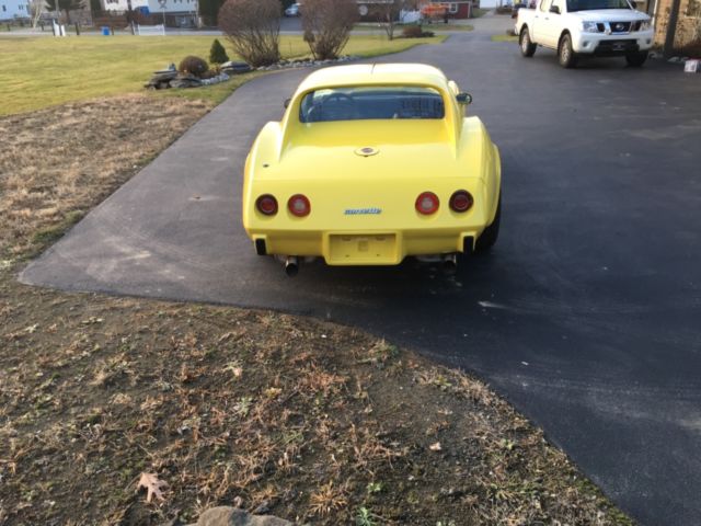 1976 Yellow Chevrolet Corvette Coupe