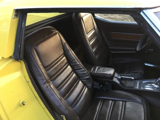1976 Yellow Chevrolet Corvette Coupe