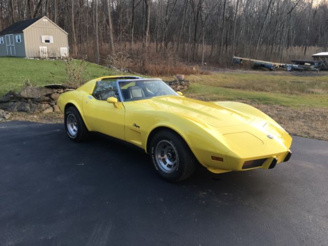 1976 Yellow Chevrolet Corvette Coupe