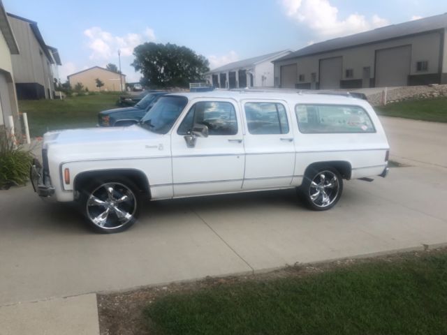 1976 White Chevrolet Suburban SUV