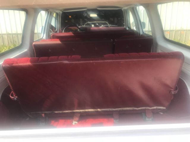 1976 White Chevrolet Suburban SUV