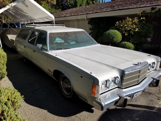 1976 White Chrysler Town & Country Wagon