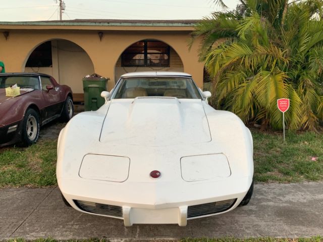 1976 White Chevrolet Corvette