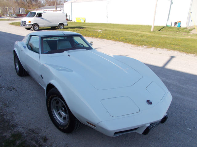 1976 White Chevrolet Corvette