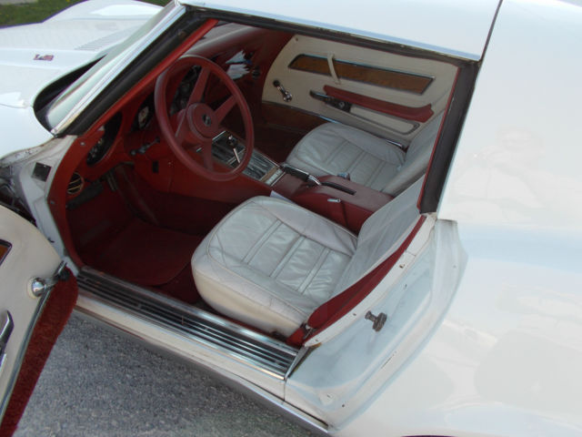 1976 White Chevrolet Corvette