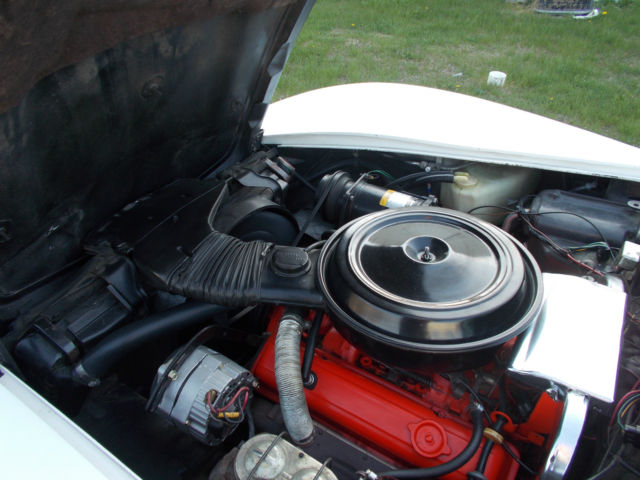1976 White Chevrolet Corvette