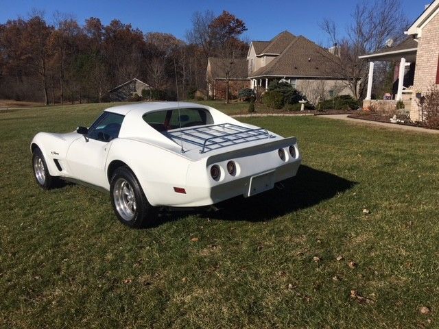 1976 White Chevrolet Corvette Coupe