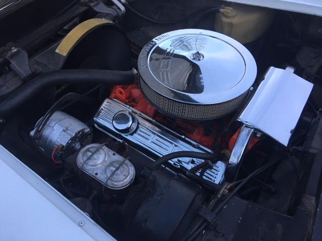 1976 White Chevrolet Corvette Coupe