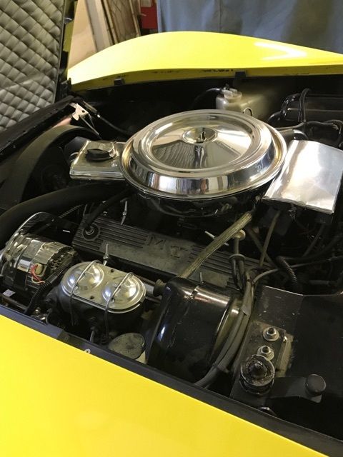 1976 Yellow Chevrolet Corvette Coupe