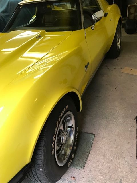 1976 Yellow Chevrolet Corvette Coupe