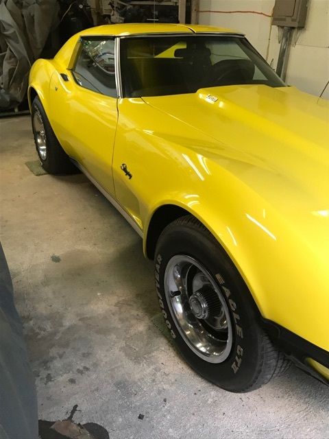 1976 Yellow Chevrolet Corvette Coupe