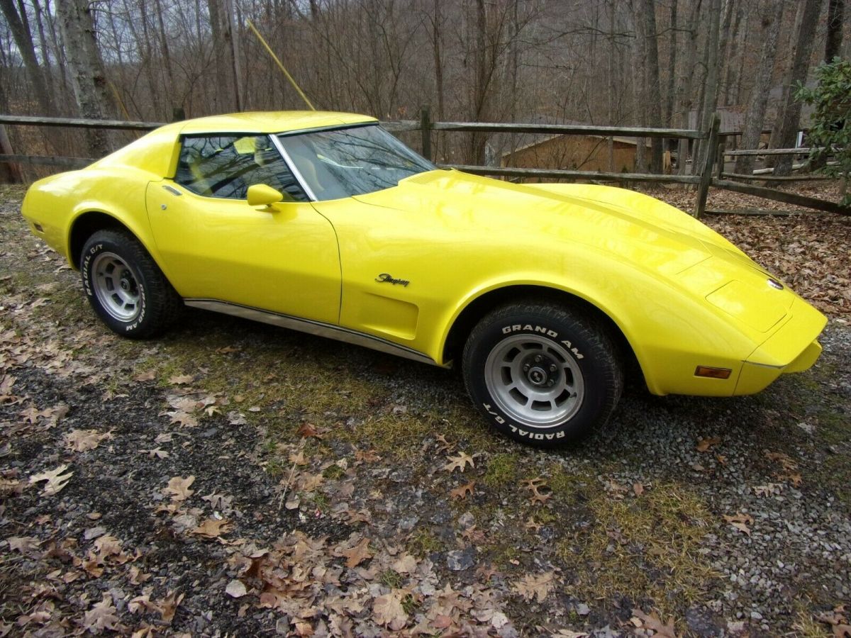 1976 Yellow Chevrolet Corvette Coupe