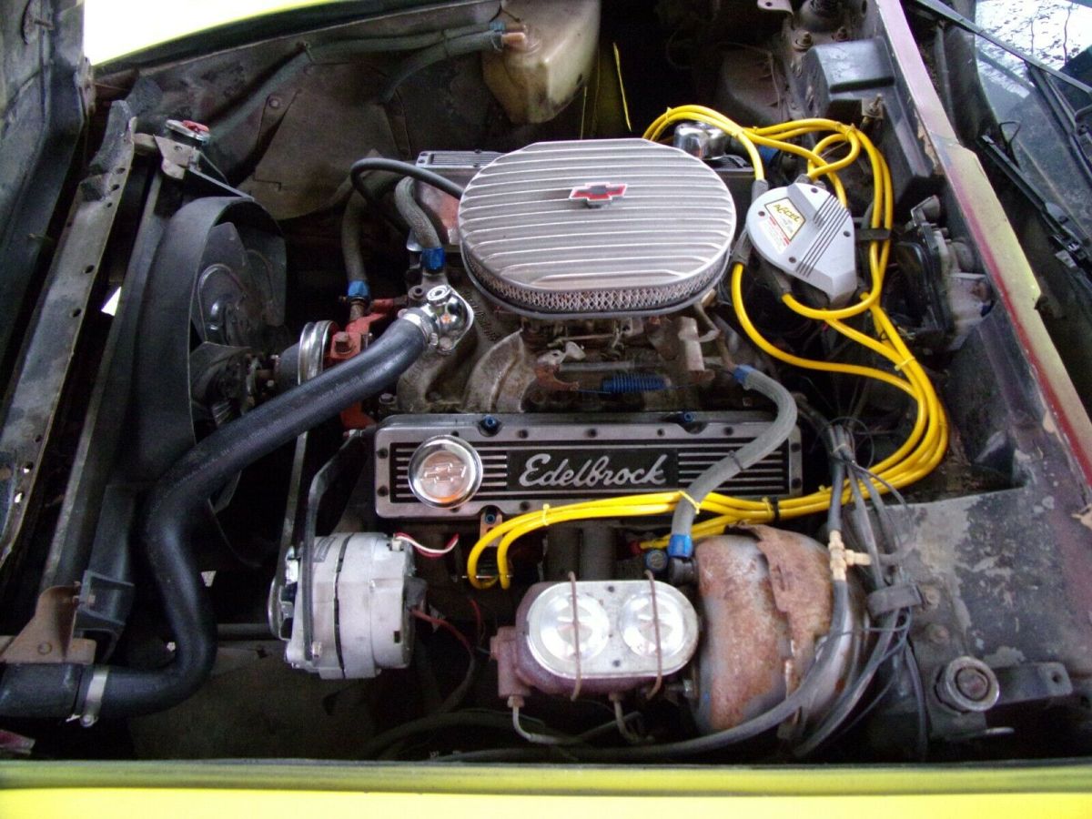 1976 Yellow Chevrolet Corvette Coupe