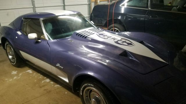 1976 White Chevrolet Corvette Coupe