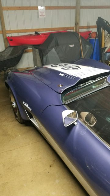 1976 White Chevrolet Corvette Coupe