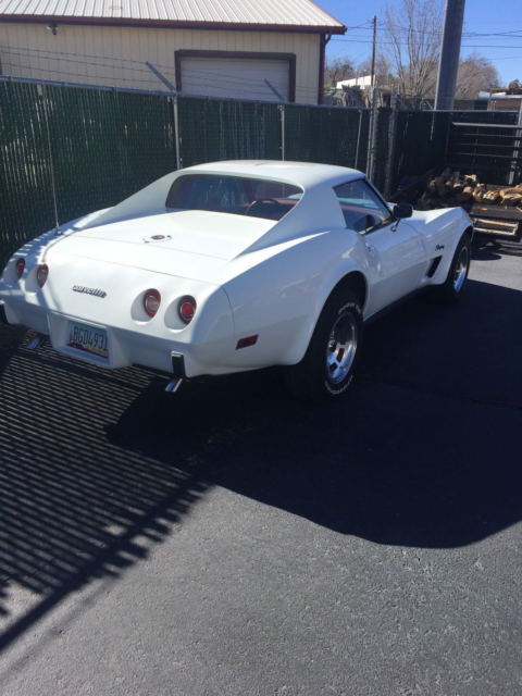 1976 White Chevrolet Corvette Coupe