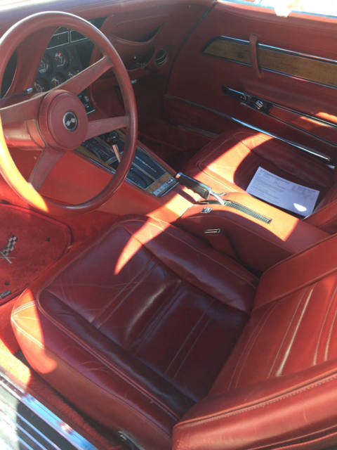 1976 White Chevrolet Corvette Coupe