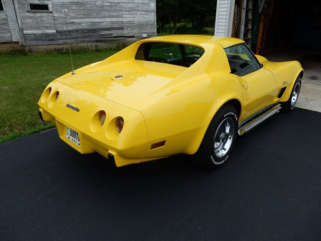 1976 Yellow Chevrolet Corvette Coupe