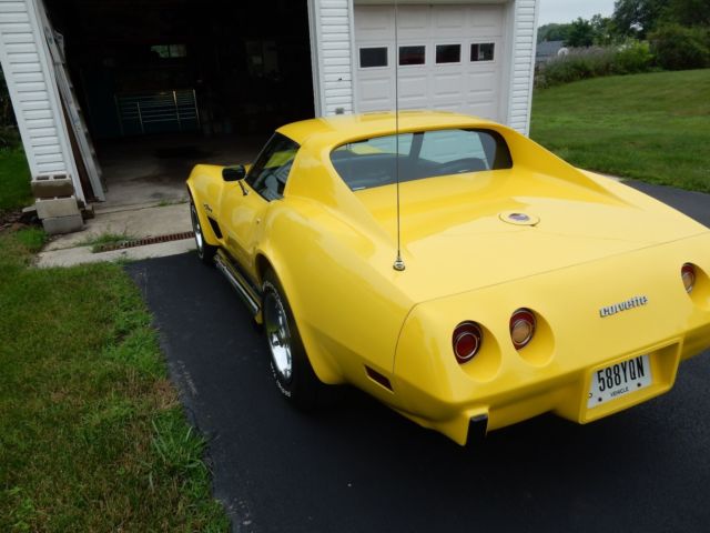 1976 Yellow Chevrolet Corvette Coupe