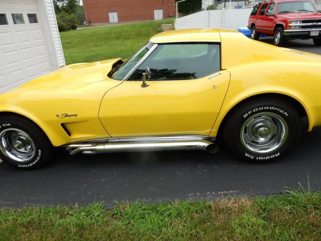 1976 Yellow Chevrolet Corvette Coupe