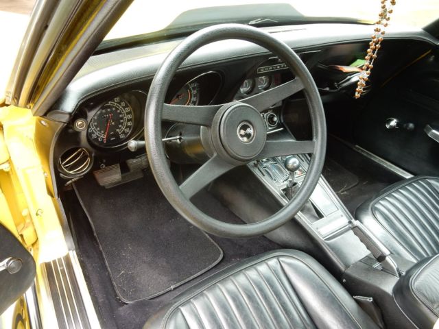 1976 Yellow Chevrolet Corvette Coupe
