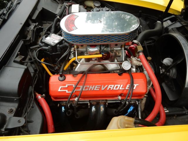 1976 Yellow Chevrolet Corvette Coupe