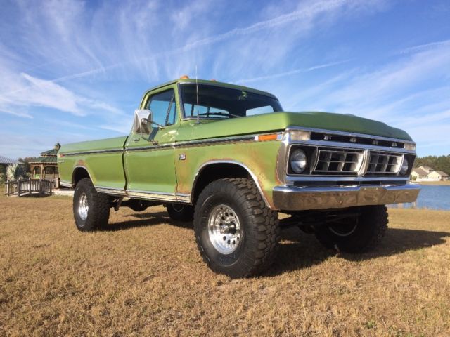 1976 Green Ford F-150 Standard Cab Pickup