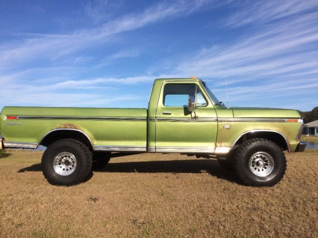 1976 Green Ford F-150 Standard Cab Pickup