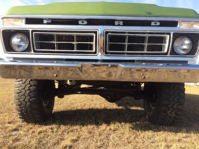 1976 Green Ford F-150 Standard Cab Pickup