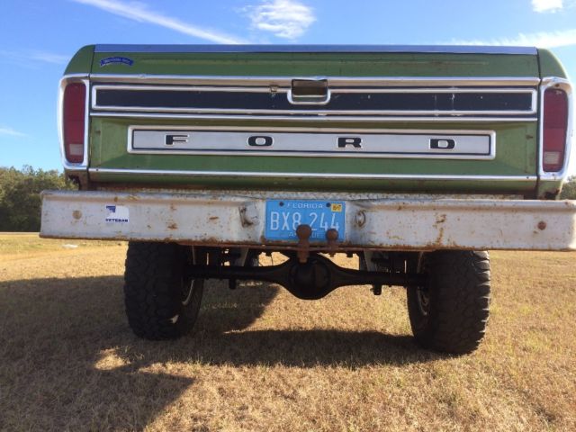 1976 Green Ford F-150 Standard Cab Pickup