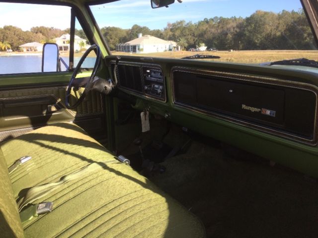 1976 Green Ford F-150 Standard Cab Pickup