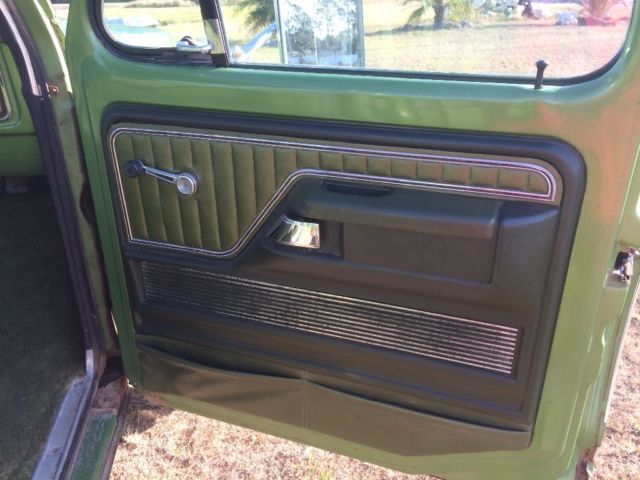 1976 Green Ford F-150 Standard Cab Pickup