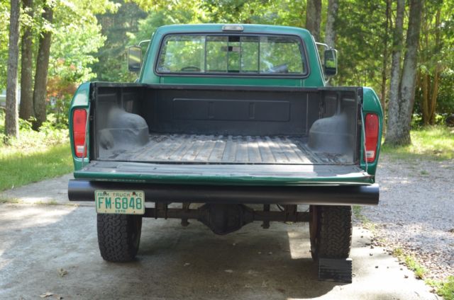 1976 Green Ford F-250 Standard Cab Pickup