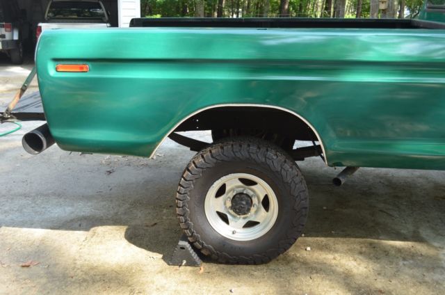 1976 Green Ford F-250 Standard Cab Pickup