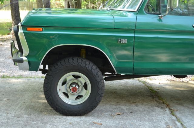 1976 Green Ford F-250 Standard Cab Pickup
